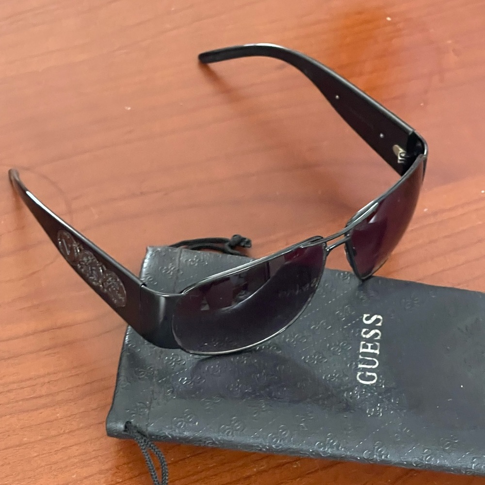 Guess men sunglasses